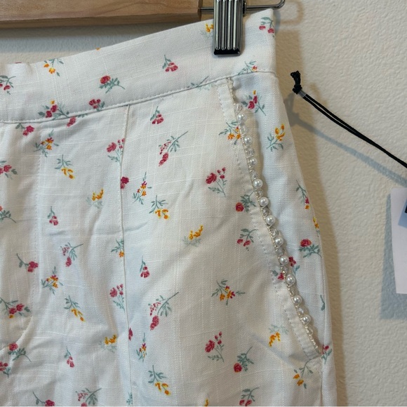 Wildfox Odessa Floral Shorts with Pearl Trim Size Medium White Floral NWT - Picture 8 of 14